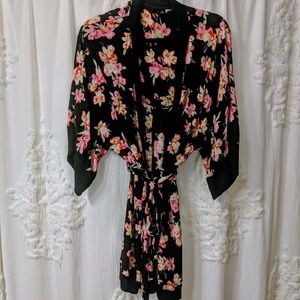 Beautiful Robe/coverup. Kensie, size L/XL
